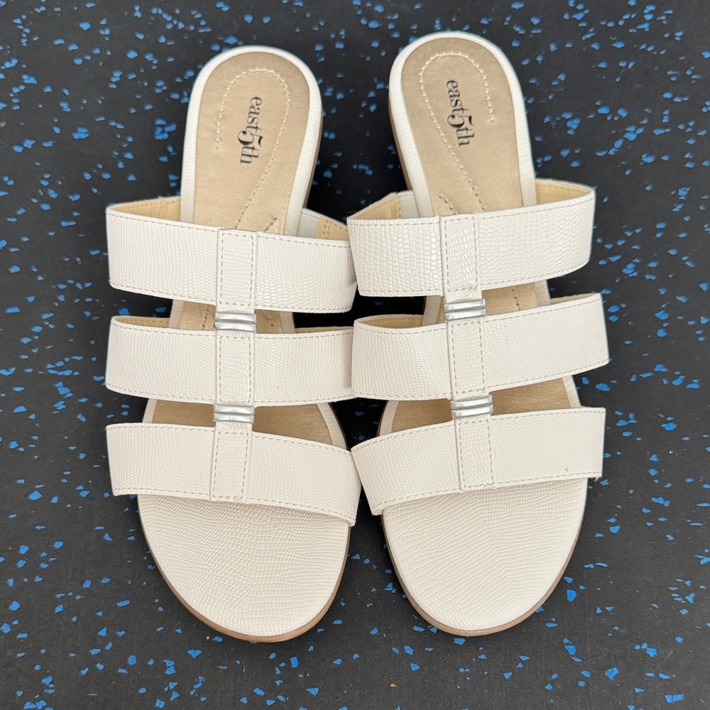 NWOT Easy Street Women's White Strappy Sandals